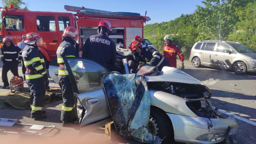 FOTO Tragedie rutieră pe DN1, 5 persoane au murit, iar alte 2 primesc îngrijiri