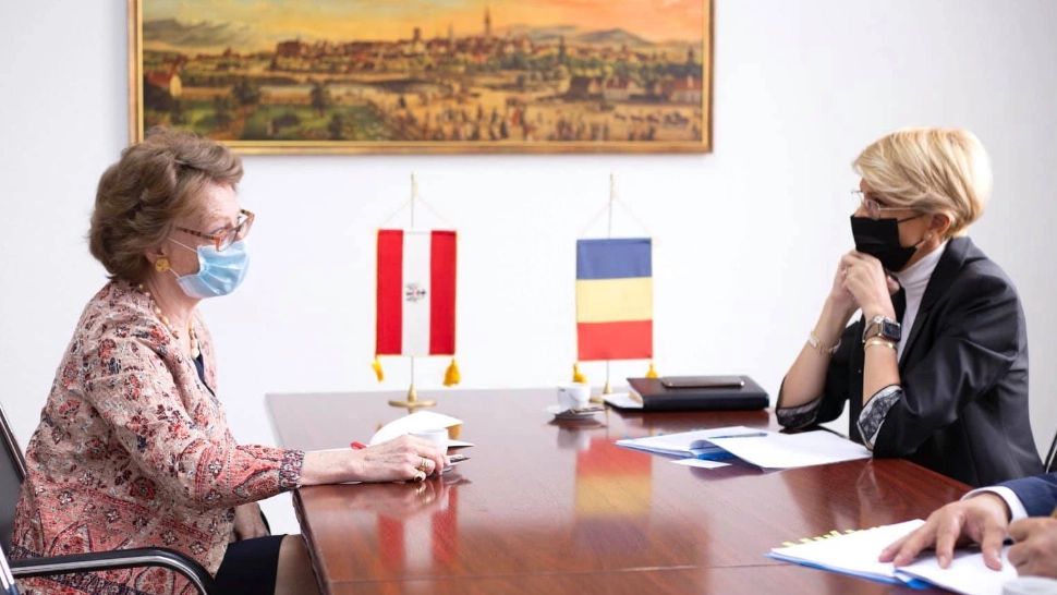  Raluca Turcan, după întâlnirea cu Ambasadorul Austriei: „În această țară trăiesc astăzi în jur de 120 000 de români. 30.000 lucrează în servicii de îngrijire” 