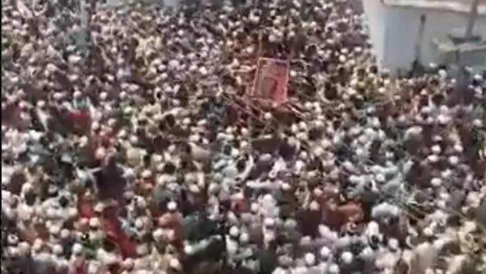 Funeralii cu peste 10.000 de persoane în India - Reguli sanitare, ignorate în țara decimată de pandemia de COVID-19