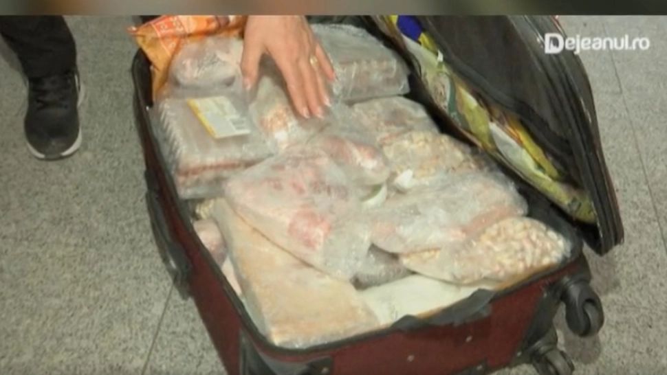 Scene incredibile pe aeroportul din Cluj: Româncă oprită înainte de a urca în avion. Ce au descoperit autoritățile în bagajul de călătorie