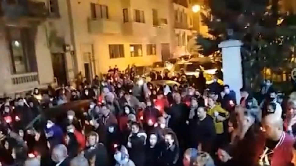 VIDEO Sute de oameni s-au înghesuit la slujba Deniilor de la Constanța, FĂRĂ distanțare și mască