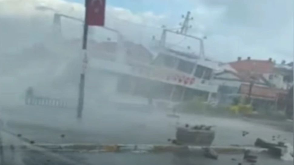 HAOS în regiunile de coastă din vestul şi nord-vestul Turciei, lovite de o furtună puternică