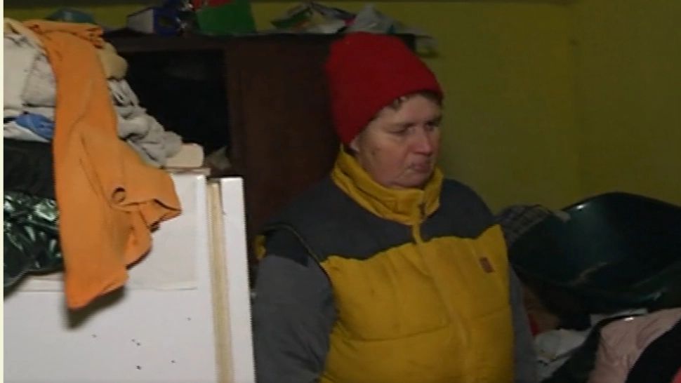 Realitatea de lângă tine - Costadina Matei nu are ce pune pe masă. Fără apă, televizor sau internet, una dintre fiicele sale visează să cânte la pian