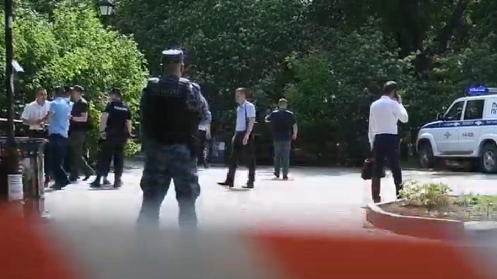 Scene de GROAZĂ într-un parc din Rusia: Trei bărbați, uciși cu cuțitul în urma unui conflict spontan. Atacatorul, rănit de polițiști