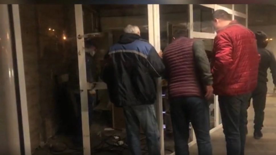 Demolare cu SCANDAL la metrou. Stația Petrache Poenaru a rămas FĂRĂ magazine