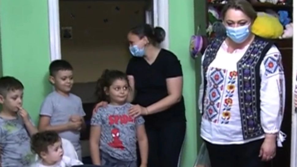 VIDEO Telespectatorii Realitatea, alături de familia Mocanu: Paște cu lumină pentru 9 copii premianți