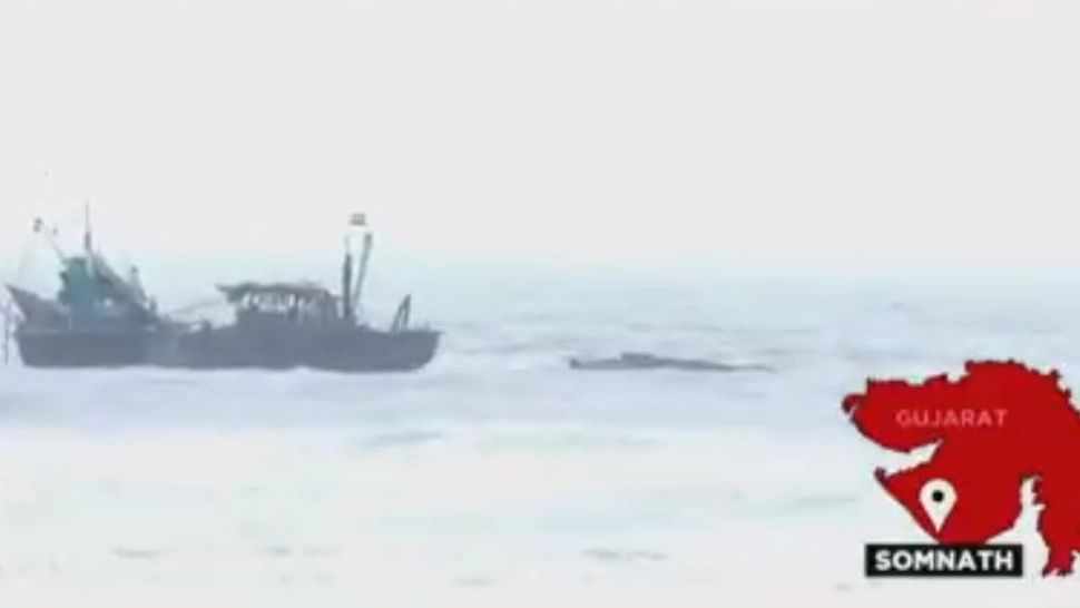 Ciclonul Tauktae - Peste 120 de persoane, DISPĂRUTE după naufragiul unei ambarcațiuni în largul coastelor Mumbaiului. Operțiune de salvare EXTREM de dificilă