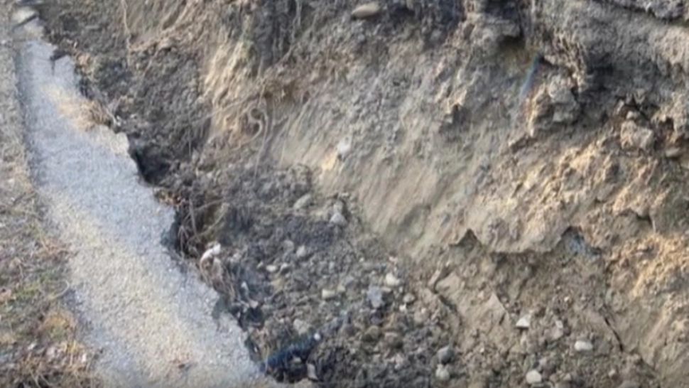  Drum surpat în județul Buzău: 4000 de oameni, în pericol de IZOLARE