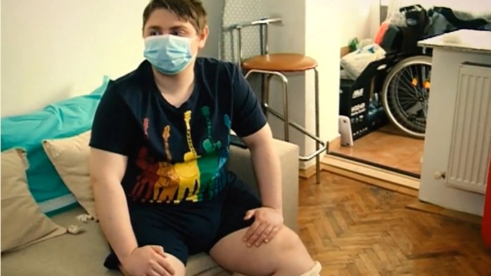 VIDEO Drama copilului "cu picior de elefant": Intervenție de 200.000 de euro în Franța