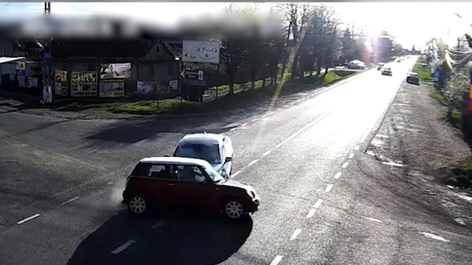 Accident cu 6 victime în județul Suceava, impact DEVASTATOR