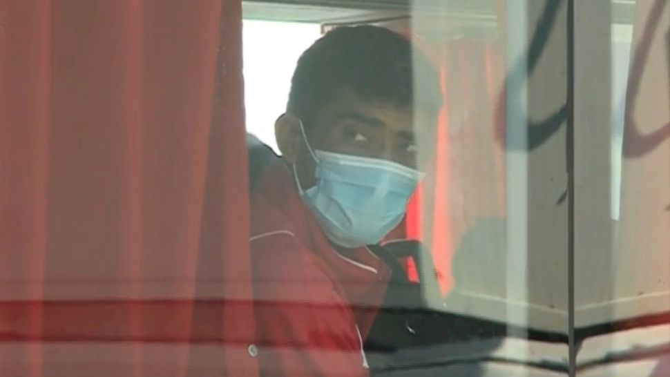 19 muncitori din India, angajați ai unei firme din Ilfov, internați cu COVID-19 în două spitale din Capitală