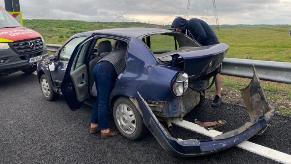 Carambol cu trei mașini în Ialomița - Copil de 3 ani rănit