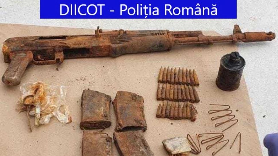 Foști membri ai „Academiei infractorilor”, ARESTAȚI preventiv - Au introdus nelegal în țară arme pe care le-au folosit la comiterea de infracțiuni cu violență