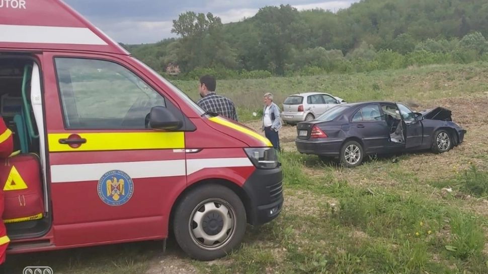 Minor în stare GAVĂ  în urma unui accident rutier pe DJ 107, în județul Alba. Alte două persoane, rănite