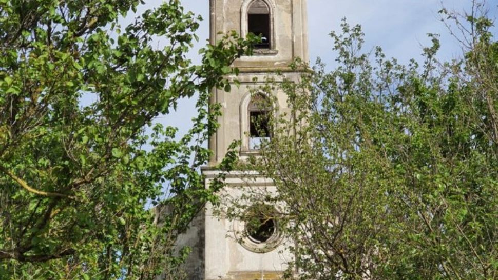 Biserica germanilor din Malcoci, Dobrogea, construită în anul 1880, a devenit o ruină, în loc de obiectiv turistic