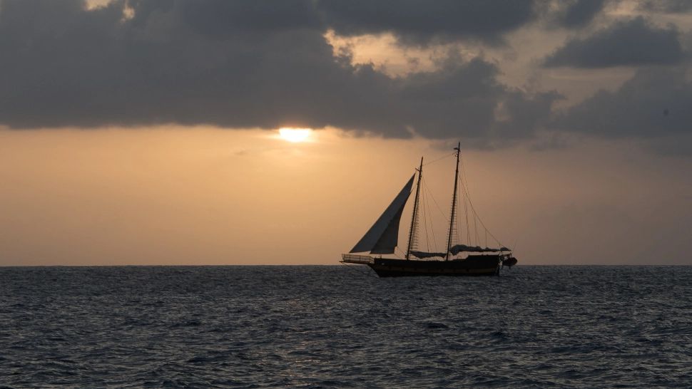 Cum pot munci românii din țări EXOTICE. Care sunt condițiile pe care trebuie să le îndeplinească