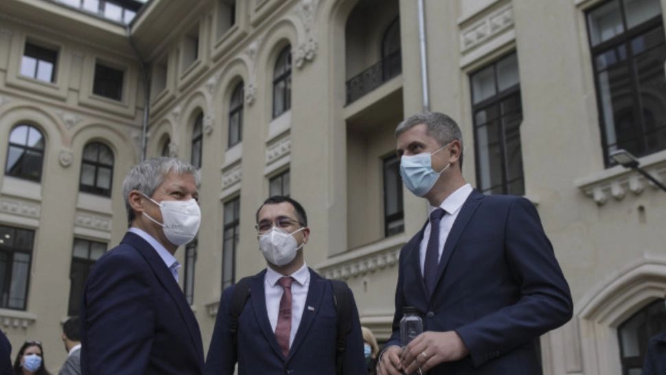 INSOMAR - SONDAJUL care clatină USR-PLUS. Cum văd românii acțiunile lui Vlad Voiculescu și mișcările păpușarilor din spatele partidului