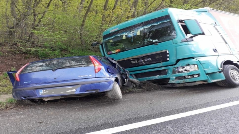 FOTO | Grav accident între Cluj şi Oradea! Un tânăr de 20 de ani a murit