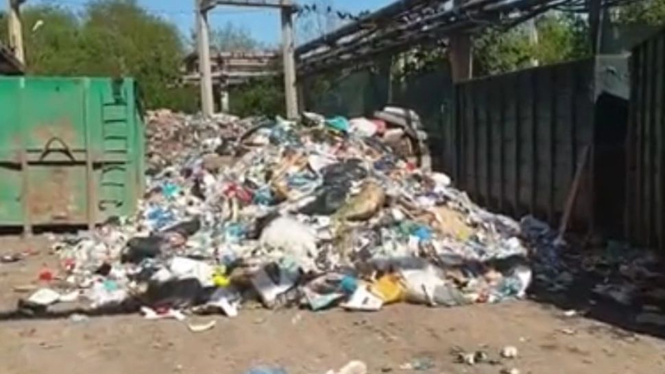 VIDEO | DEZASTRU ECOLOGIC. Mii de tone de deșeuri depozitate pe platforma Nitramonia Făgăraș