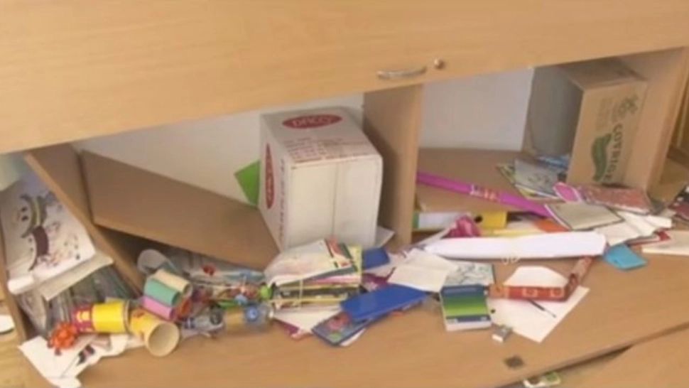 Copil accidentat într-o școală din București după ce un dulap a căzut peste el