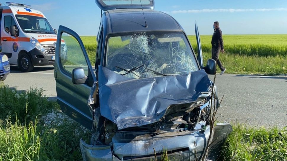 FOTO Accident teribil în județul Constanța: O persoană a murit și alte patru au ajuns la spital