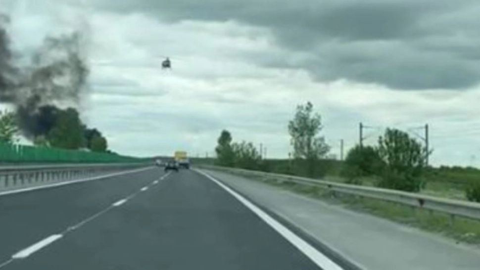 VIDEO - Un avion a aterizat de urgență pe o autostradă - Imaginile uluitoare - S-a evitat un dezastru