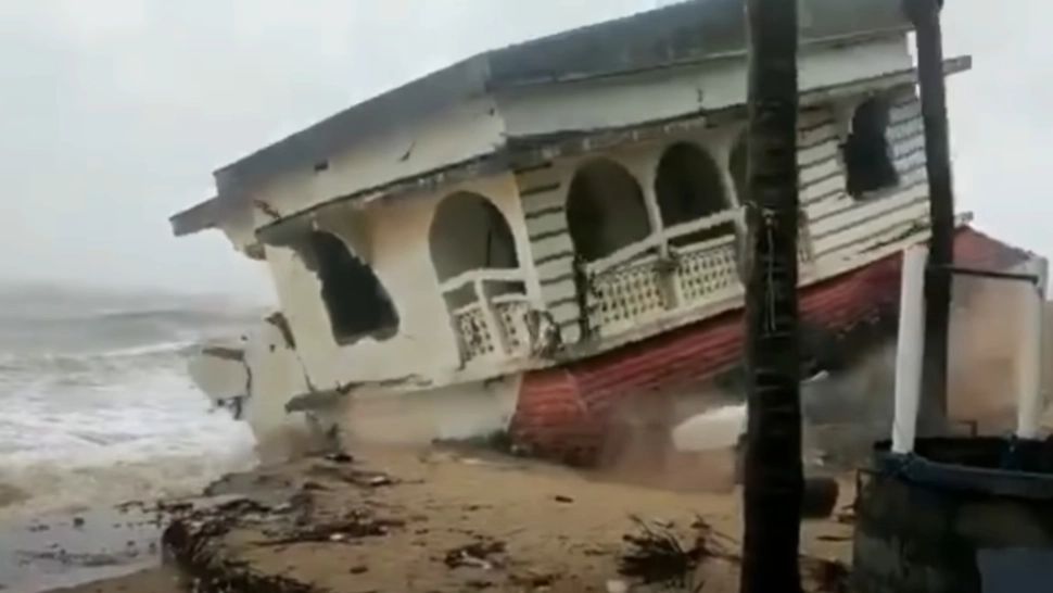 Bilanț dramatic: Aproape 120 de morți după ce ciclonul Tauktae a lovit India