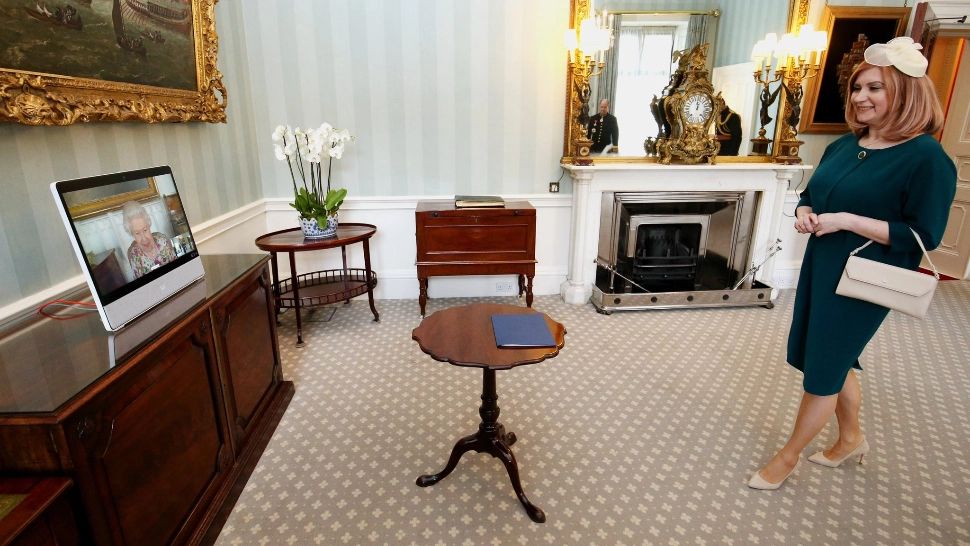 Laura Popescu, noul ambasador al României la Londra, i-a prezentat scrisorile de acreditare reginei Elisabeta a II-a, într-o ceremonie specială