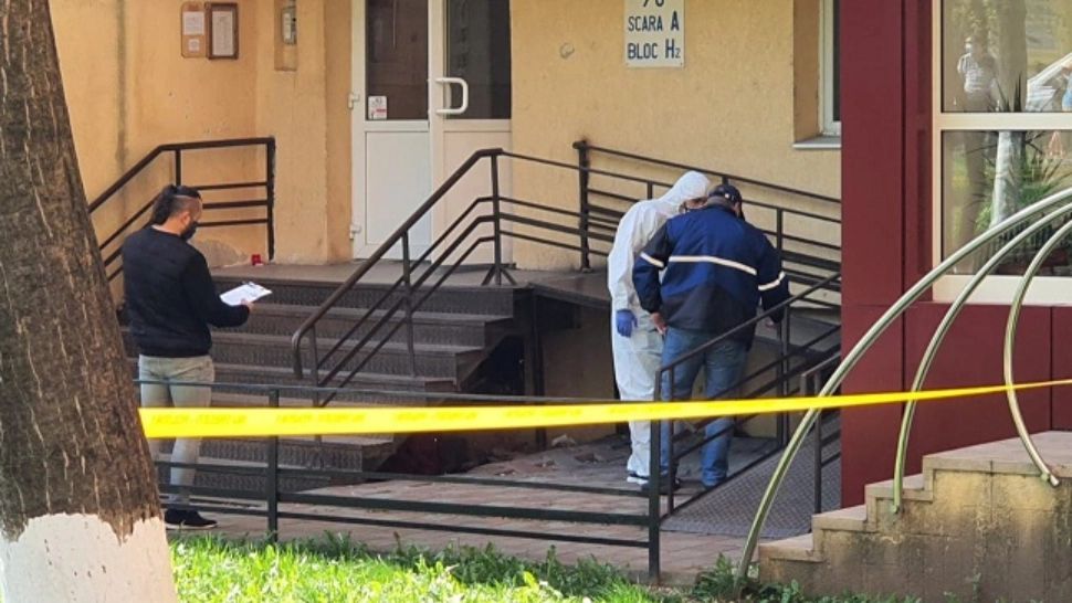 Un om al străzii, mort în condiții suspecte la Piatra Neamț. Prima ipoteză, crimă