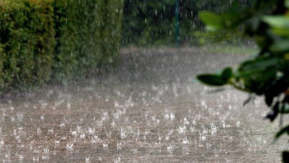 Noi avertizări nowcasting de ploi torenţiale în mai multe județe - Unde lovesc FURTUNILE din nou HARTA