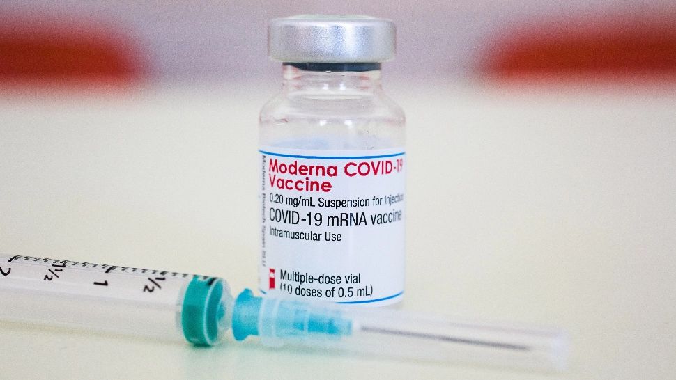 Vaccinul Moderna pentru copii și adolescenți, eficiență maximă - datele studiilor clinice. Ce reacții adverse au fost raportate