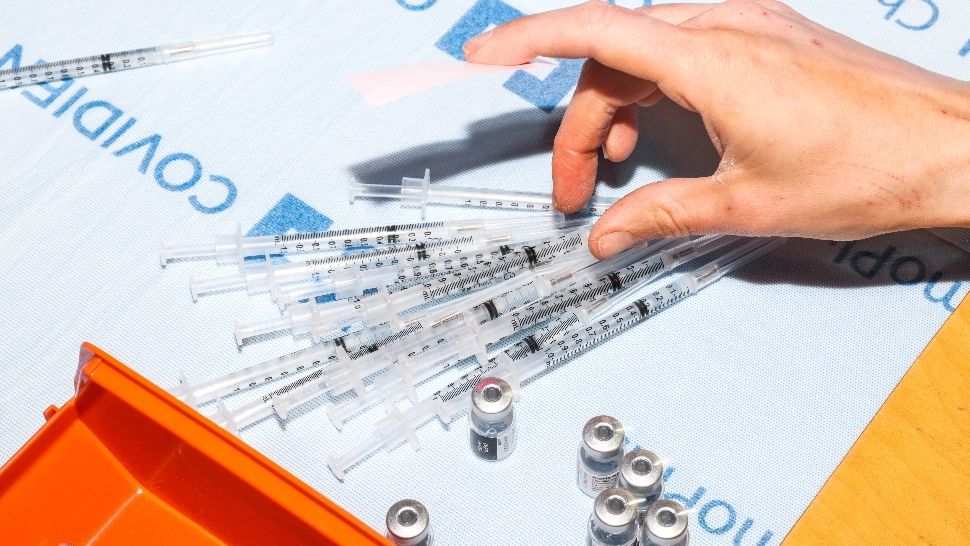 Un nou transport de vaccinuri Pfizer ajunge luni în România. În ce regiuni vor fi distribuite 