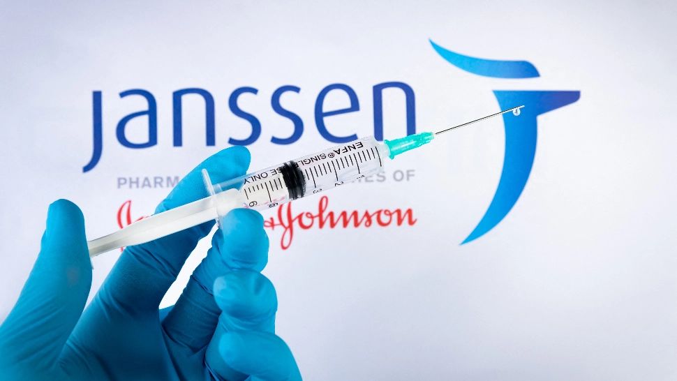 Vaccinarea cu Johnson&Johnson, oprită pentru persoanele cu vârsta sub 41 de ani