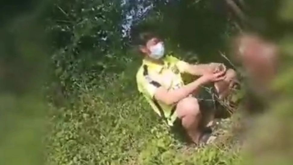Vietnamezi prinși când voiau să fure pui de sturz - VIDEO