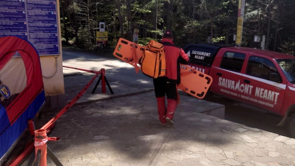 TRAGEDIE la înălțime! Un bărbat a murit după ce a căzut de la 4 metri în timp ce lucra la o stână