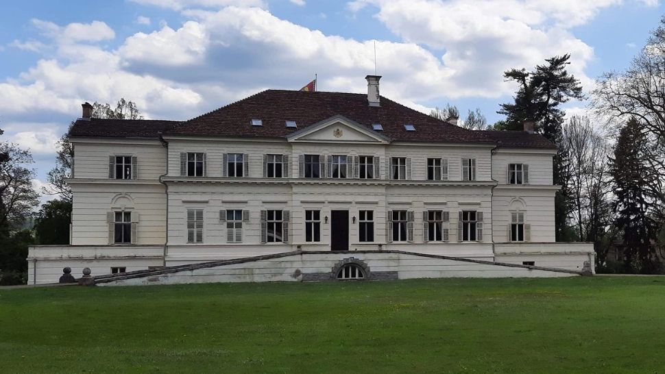 Porți deschise la Săvârșin! Românii pot vizita domeniul regal privat până în luna octombrie - VIDEO