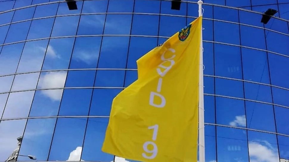 Steagul COVID-19 a fost arborat în România - CINE a luat decizia