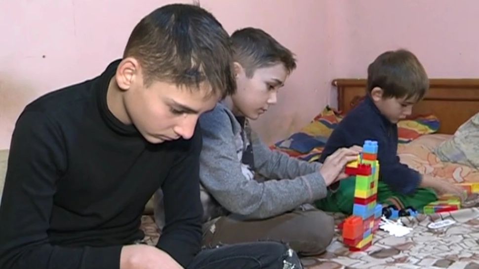 Realitatea de lângă tine. O viață la lighean. Copiii care nu au văzut niciodată o baie. Povestea Steluței