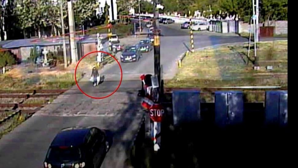 VIDEO Momentul în care o femeie a fost lovită mortal de tren - Tragedia a avut loc în Brăila