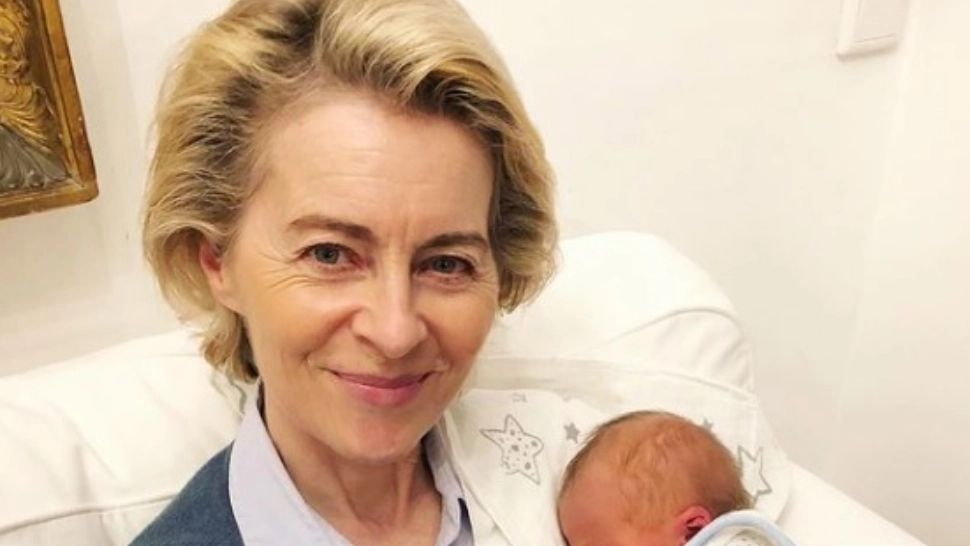 Ursula von der Leyen, mândră că a devenit bunică - prima fotografie cu nepoata