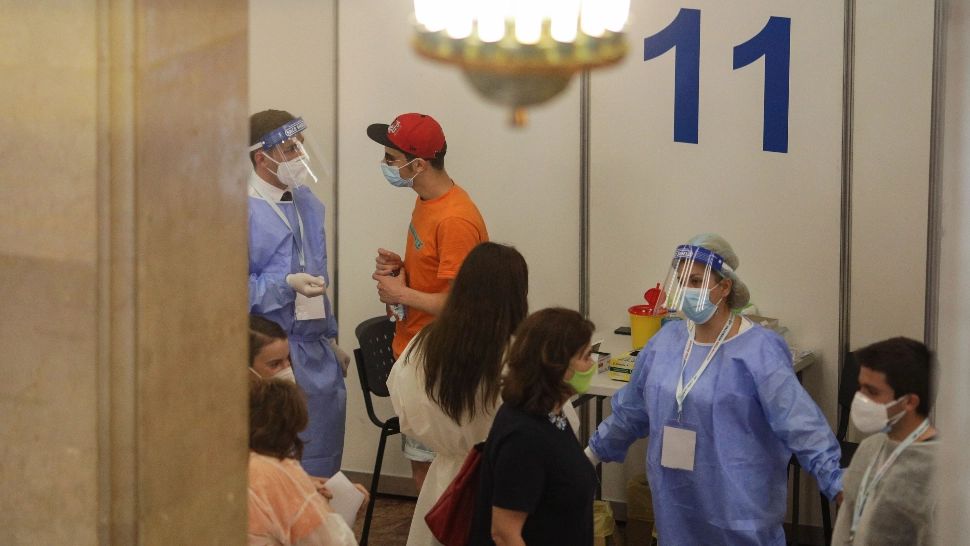 Se deschide un nou punct de vaccinare în București. Unde este amplasat și ce program are