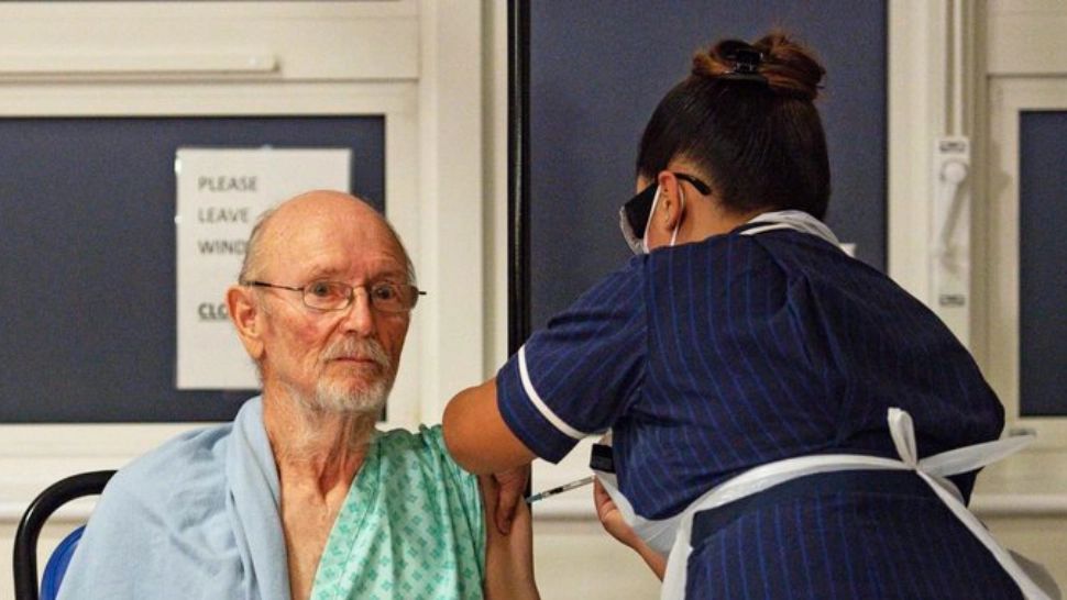 William Shakespeare, PRIMUL bărbat din lume vaccinat împotriva COVID-19 A MURIT, la vârsta de 81 de ani