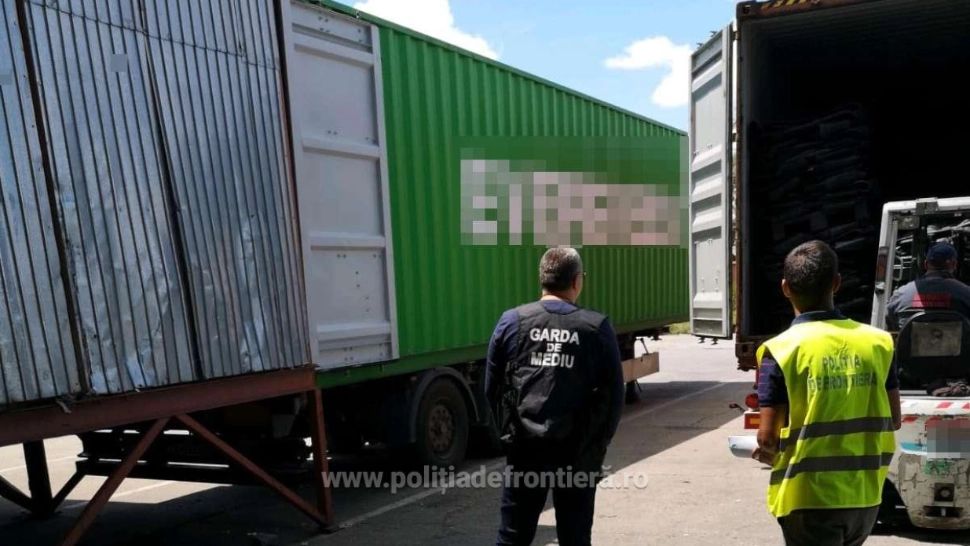FOTO România riscă tot mai mult să devină lada de gunoi a Europei: Un container cu peste 25 tone de deșeuri, descoperit în Portul Constanţa Sud Agigea. Deșeurile provin din Germania  