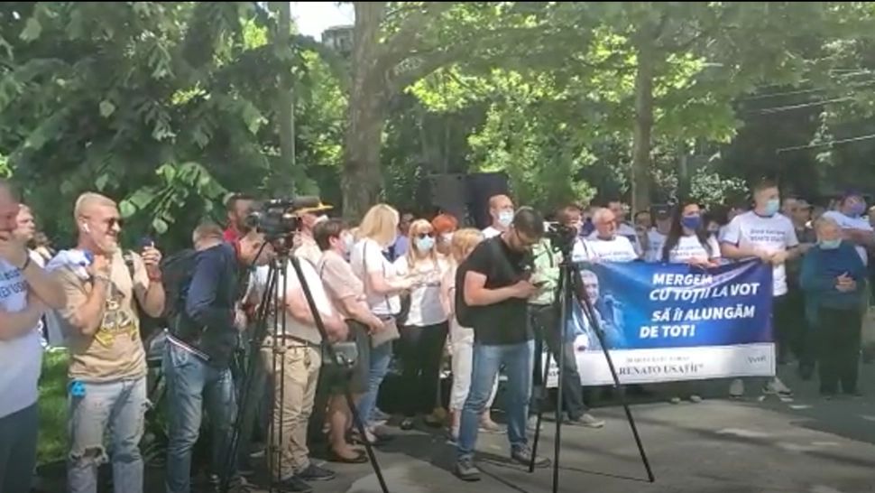 FOTO/ VIDEO - Cristian Rizea, la mitingul de protest împotriva deciziei CEC de a micșora secțiile de vot din Diaspora