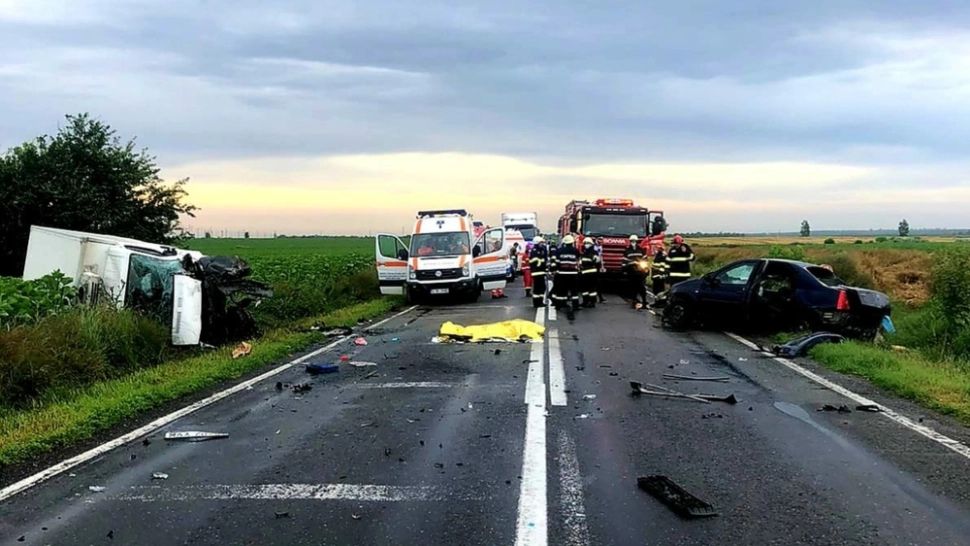 FOTO Impact NIMICITOR pe DN2A: Două persoane au murit și una este rănită