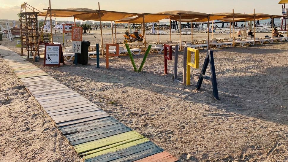 Două noi plaje pentru persoanele cu dizabilități, amenajate de un ONG, pe litoral. În total sunt 3 - În ce STAȚIUNI se găsesc