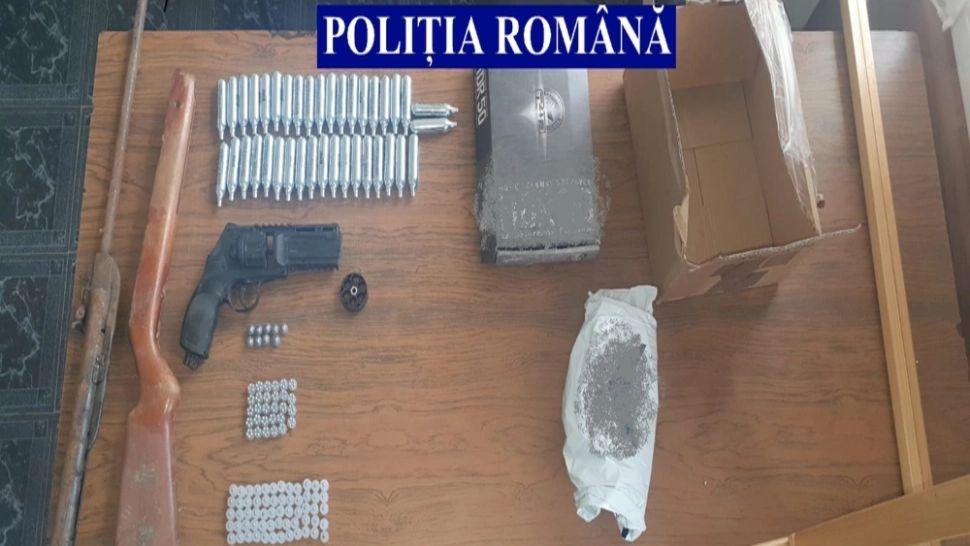 Timiș: Ceartă între vecini, finalizată cu descoperirea unui întreg ARSENAL. Cum a intrat suspectul în vizorul poliției
