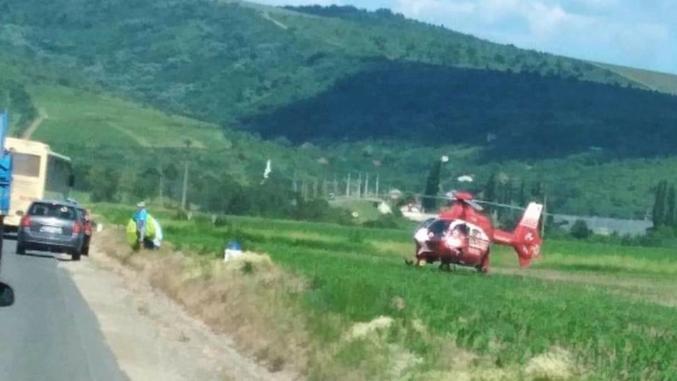 Parapantist rănit după ce s-a prăbușit pe un câmp din județul Arad. A fost solicitat un elicopter SMURD