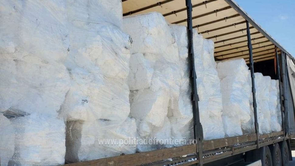 Peste 20 tone de deșeuri plastice, transportate ilegal din Grecia, oprite în Vama Giurgiu