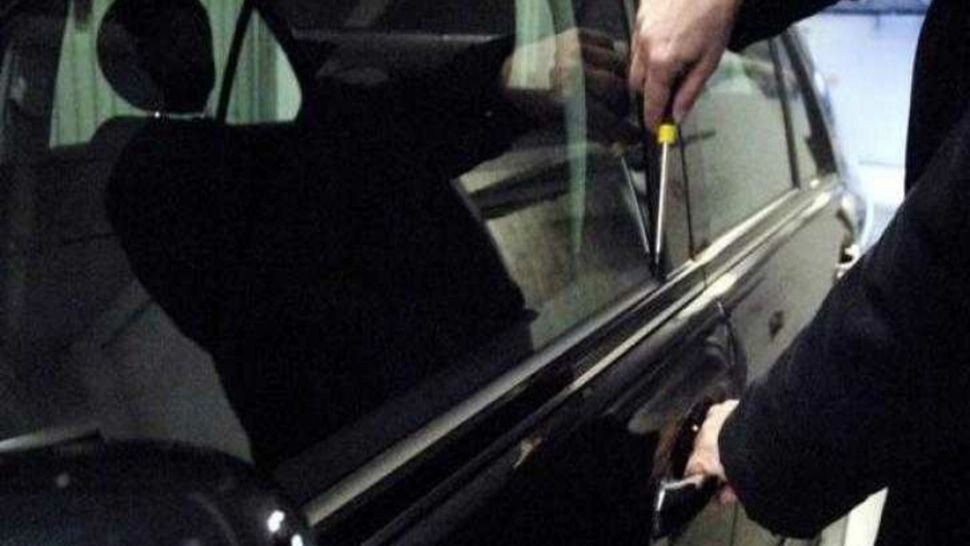 Copil de un an şi 8 luni blocat în autoturism, în Miercurea Ciuc. Cum s-a REZOLVAT problema